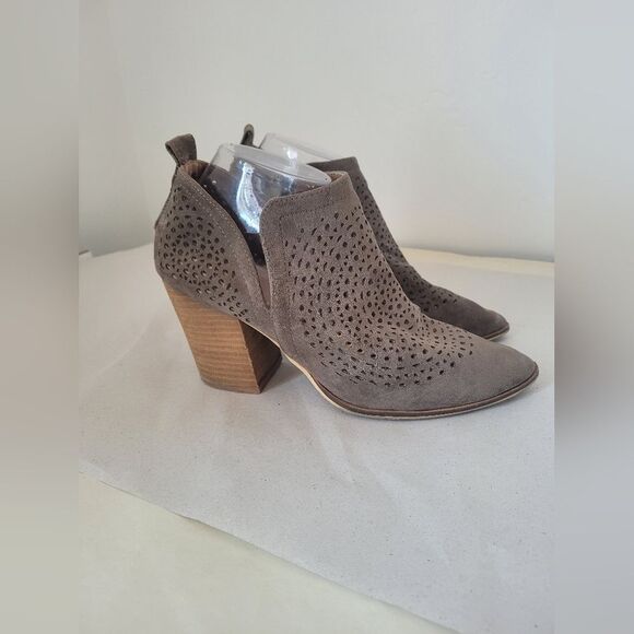 Beast Fashion Perforated Ankle Booties Brown Slip On Heels Chunky Boho Casual 9 - Picture 5 of 9